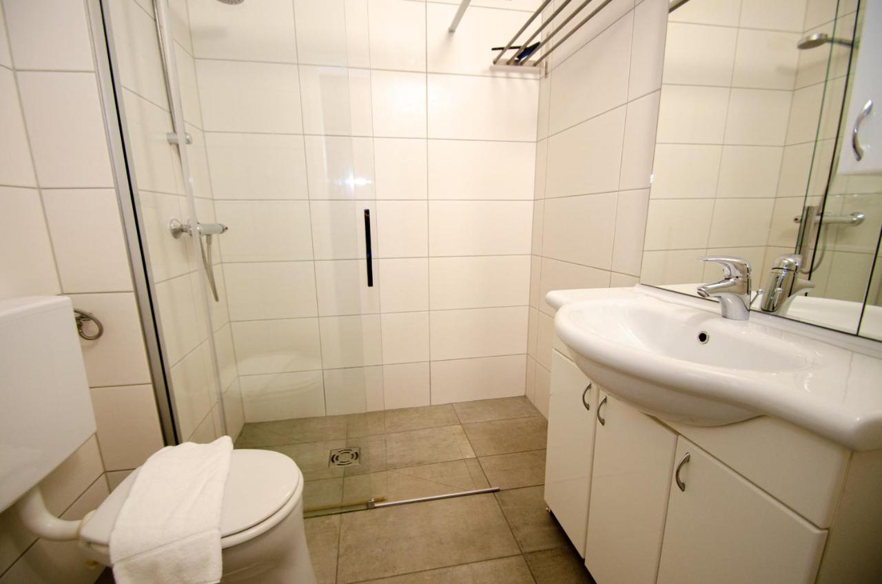 קפרון Low Budget Apartment Kitz 10 מראה חיצוני תמונה